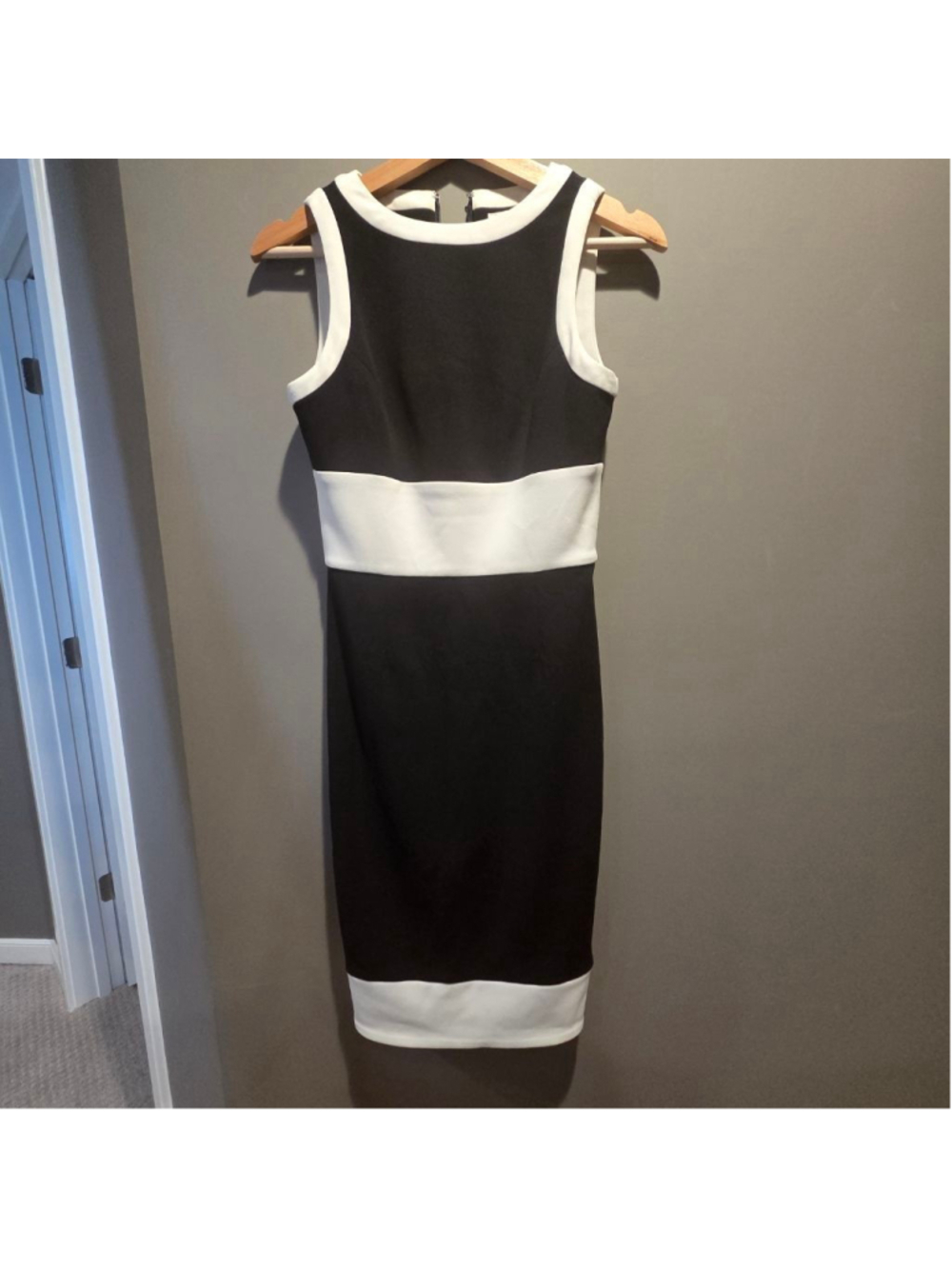 DRESS THE POPULATION Sleeveless Black White Colorblock Sheath Dress Size Small